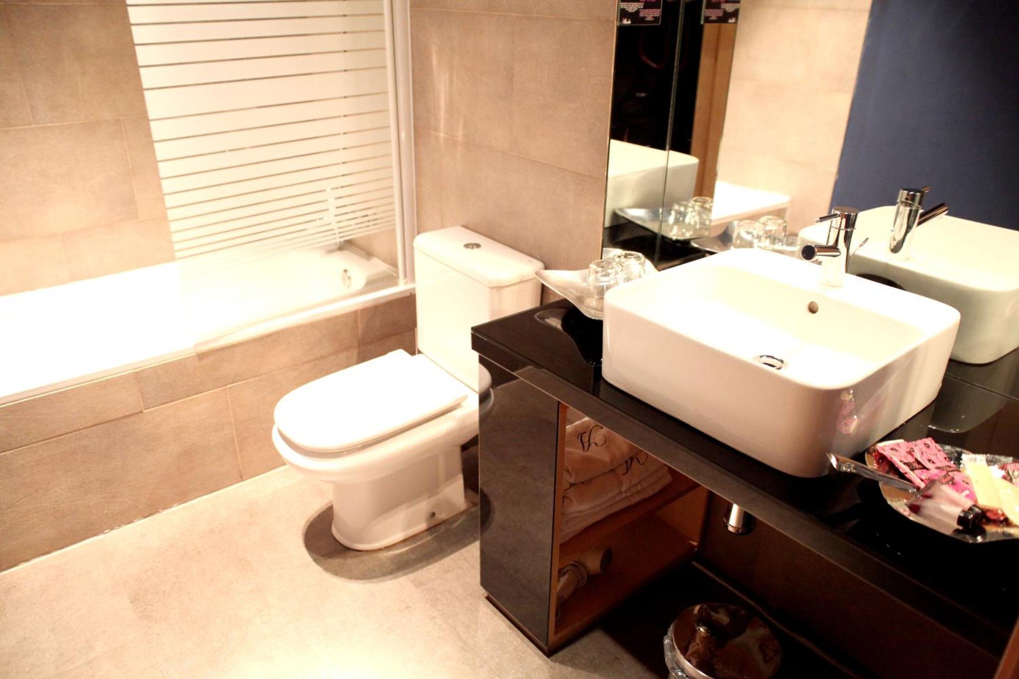 Madrid Central Gran Via Suites Room photo
